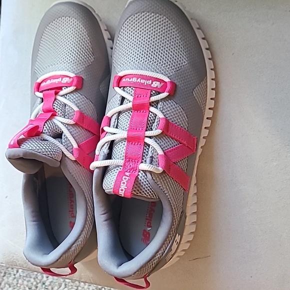 NEW BALANCE GIRLS PINK AND GRAY SIGNATURE ATHLETIC SHOES SIZE 7 - Picture 2 of 12